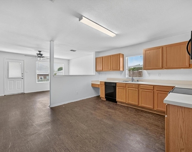 1608 Diamond Lake Trail - Photo Thumbnail 1