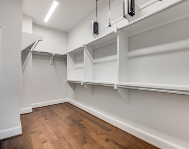 2262 Alterbrook Lane - Photo Thumbnail 23