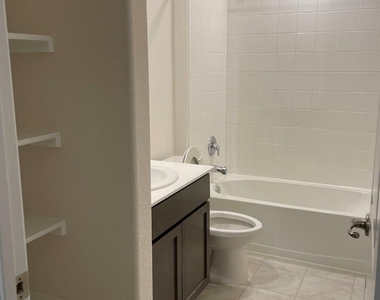 708 English Drive - Photo Thumbnail 6