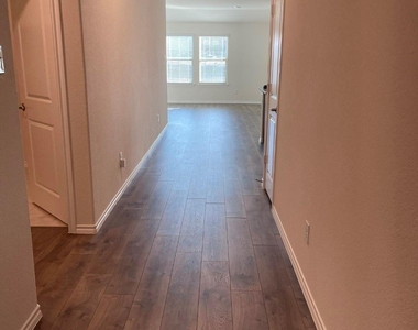 708 English Drive - Photo Thumbnail 7
