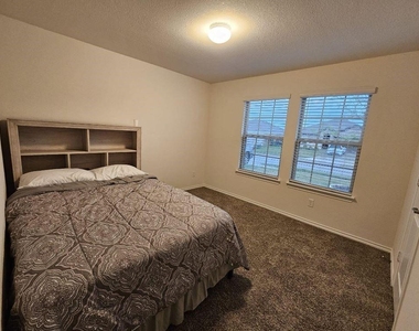 708 English Drive - Photo Thumbnail 3