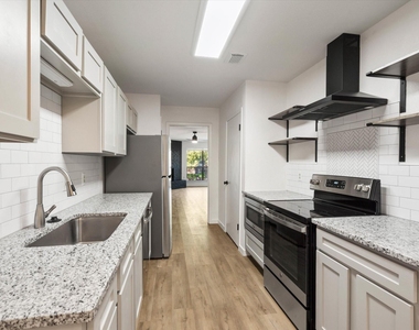 1117 S Rusk Street - Photo Thumbnail 2