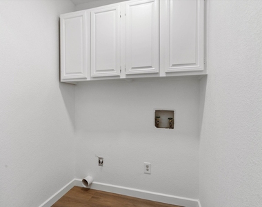1117 S Rusk Street - Photo Thumbnail 5