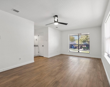 1117 S Rusk Street - Photo Thumbnail 4