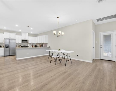 2261 Obsidian Drive - Photo Thumbnail 10