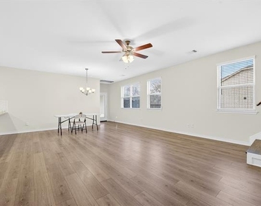 2261 Obsidian Drive - Photo Thumbnail 9