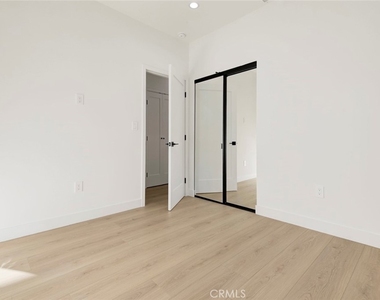 2242 N Keystone - Photo Thumbnail 8