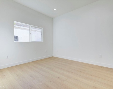 2242 N Keystone - Photo Thumbnail 14