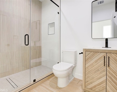 2242 N Keystone - Photo Thumbnail 10