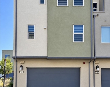 27007 Tanager - Photo Thumbnail 20