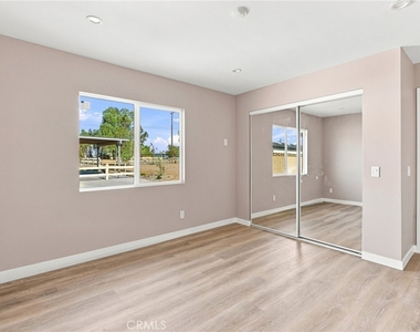 40235 W 17th St - Photo Thumbnail 16