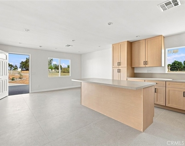 40235 W 17th St - Photo Thumbnail 2