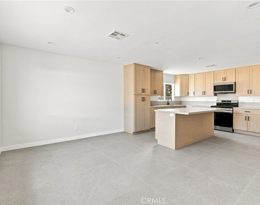 40235 W 17th St - Photo Thumbnail 7