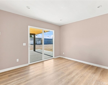 40235 W 17th St - Photo Thumbnail 14