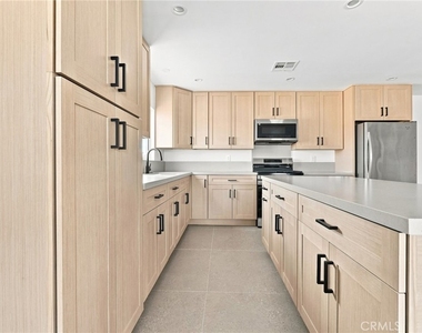 40235 W 17th St - Photo Thumbnail 10