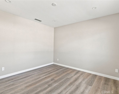 40235 W 17th St - Photo Thumbnail 18