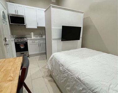 7524 Fountain Avenue - Photo Thumbnail 6