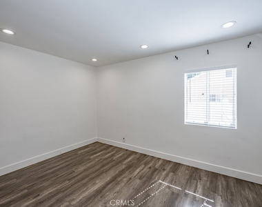 6506 Teesdale Avenue - Photo Thumbnail 10