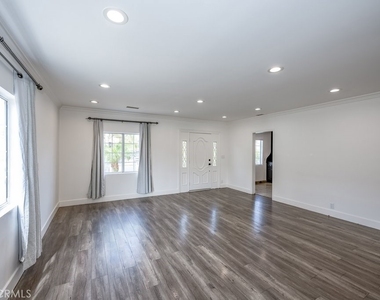 6506 Teesdale Avenue - Photo Thumbnail 4