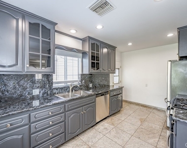 6506 Teesdale Avenue - Photo Thumbnail 7