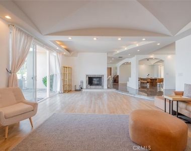 4321 Clear Valley Drive - Photo Thumbnail 10