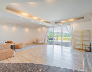 4321 Clear Valley Drive - Photo Thumbnail 8