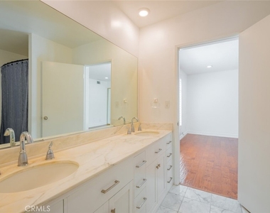 4321 Clear Valley Drive - Photo Thumbnail 36