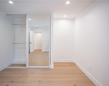 5743 Natick Ave - Photo Thumbnail 18