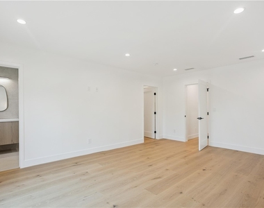 5743 Natick Ave - Photo Thumbnail 8