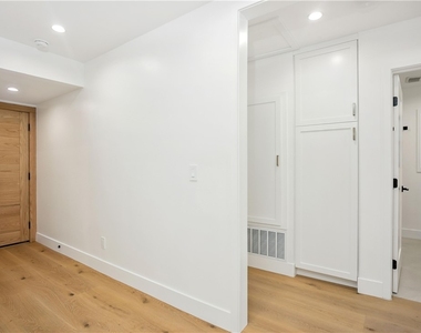 5743 Natick Ave - Photo Thumbnail 15