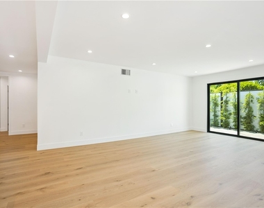 5743 Natick Ave - Photo Thumbnail 6