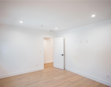 5743 Natick Ave - Photo Thumbnail 17
