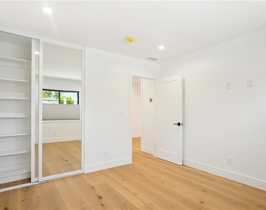 5743 Natick Ave - Photo Thumbnail 11