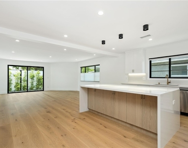 5743 Natick Ave - Photo Thumbnail 5