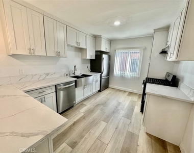 10215 S 10th Avenue - Photo Thumbnail 5