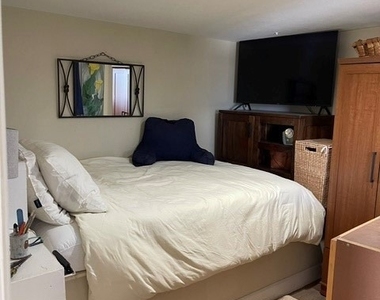 700 W 30th Street - Photo Thumbnail 5