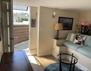 700 W 30th Street - Photo Thumbnail 1