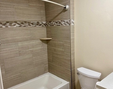 1022 El Camino - Photo Thumbnail 2