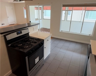 1174 E Ocean Boulevard - Photo Thumbnail 11