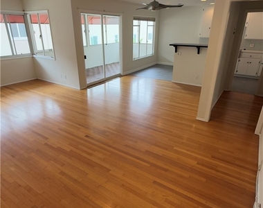 1174 E Ocean Boulevard - Photo Thumbnail 6