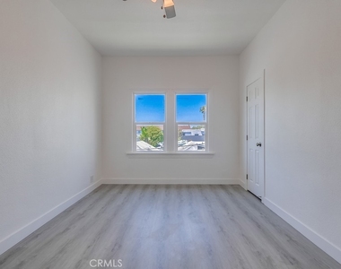 1009 Coronado Avenue - Photo Thumbnail 20