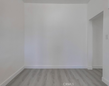1009 Coronado Avenue - Photo Thumbnail 13