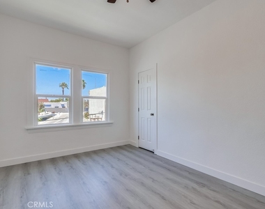 1009 Coronado Avenue - Photo Thumbnail 21