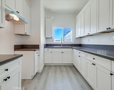 1009 Coronado Avenue - Photo Thumbnail 16