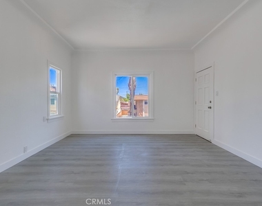 1009 Coronado Avenue - Photo Thumbnail 4