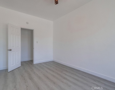 1009 Coronado Avenue - Photo Thumbnail 23