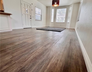 129 W Palmyra - Photo Thumbnail 7