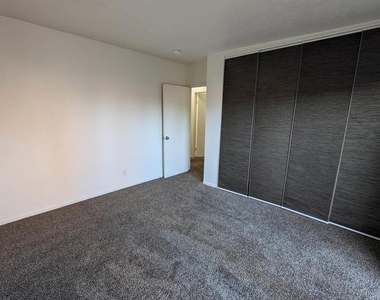 6843 Mohawk Street - Photo Thumbnail 9