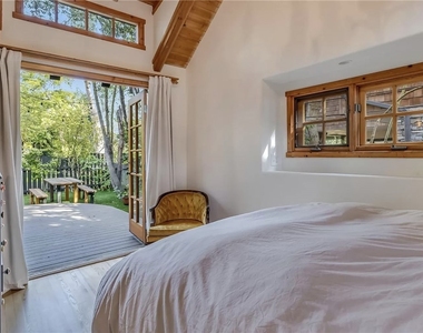 1225 Roosevelt Ln - Photo Thumbnail 16