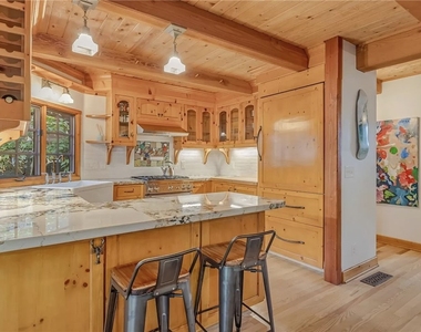 1225 Roosevelt Ln - Photo Thumbnail 10